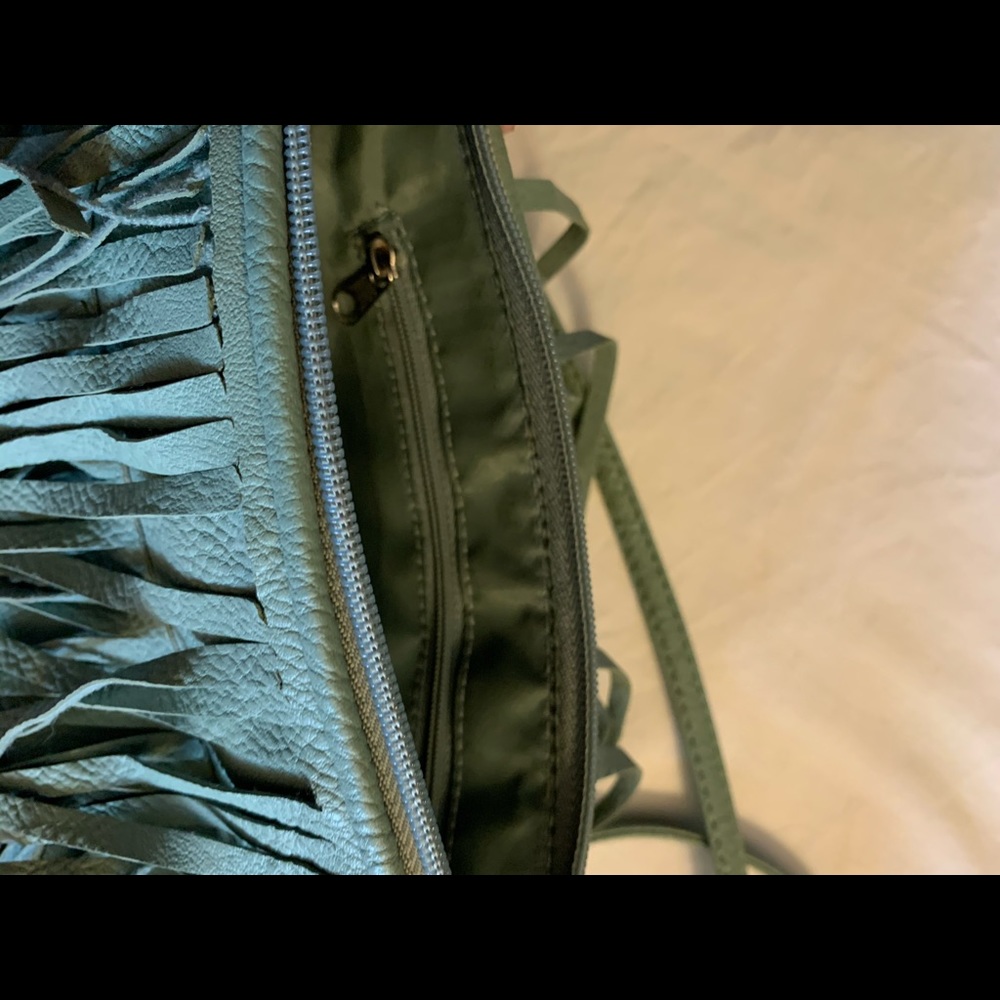 Crossbody purse with a bonus gift - Picture 5 of 9